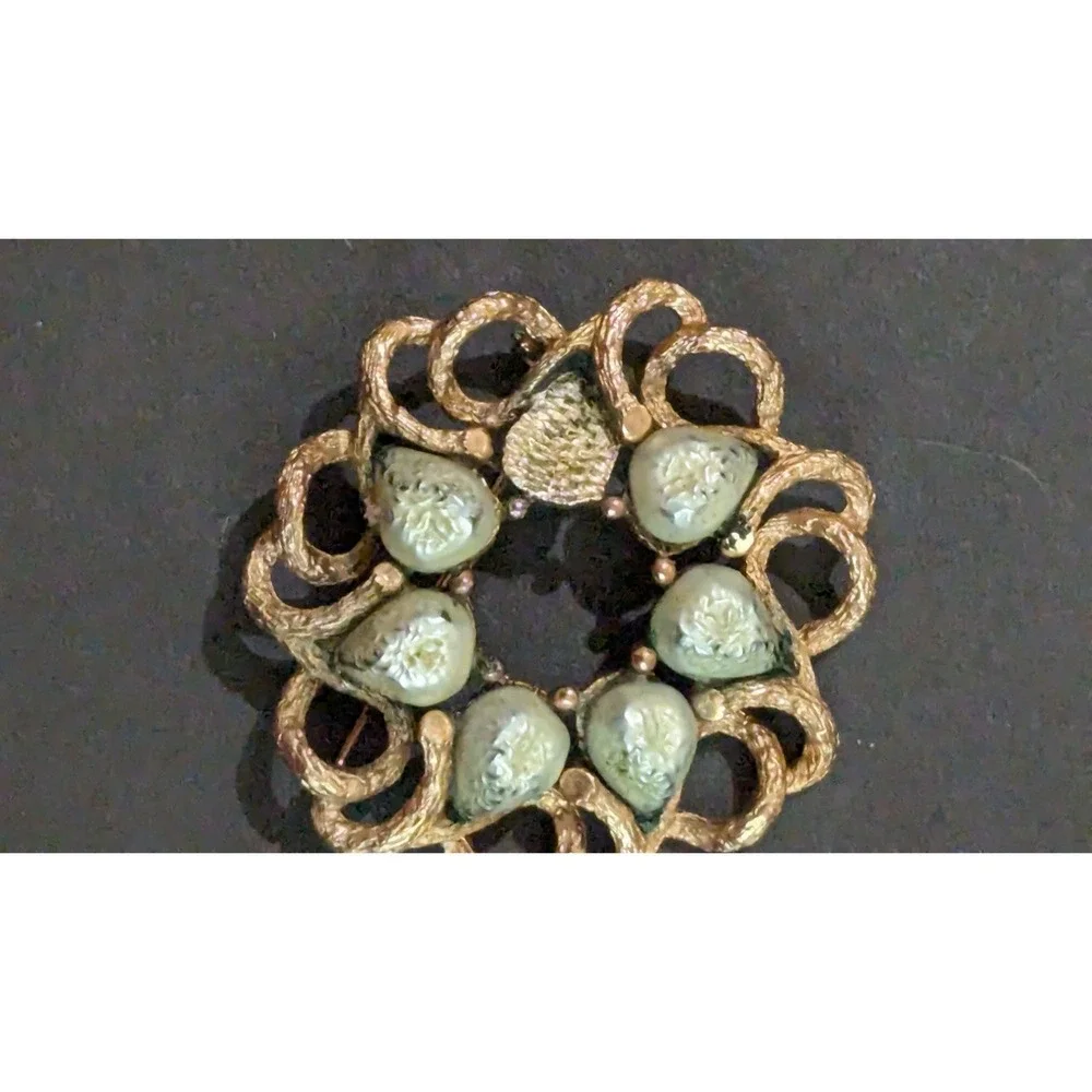 Kramer of New York Vintage Gold Tone Baroque Faux Pearl Wreath Brooch Pin Signed